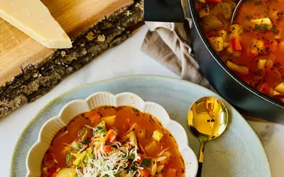 Zupa minestrone: Co to jest i jak ugotować idealny włoski smak?