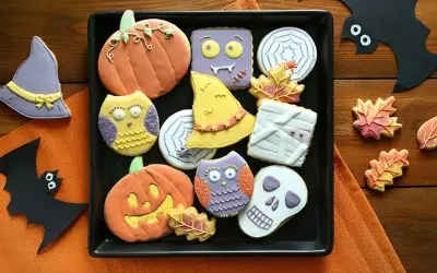Jak zrobić ciastka na Halloween? Proste triki i upiorne dekoracje!