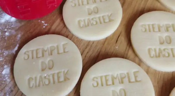 Stemple do ciastek: Jak używać, by wzór nie rozpłynął się?