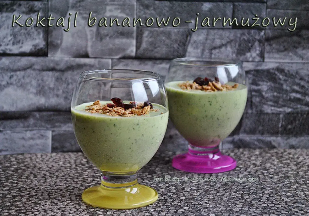 Jarmuż, banan, jogurt: przepis na koktajl bez goryczki w 3 minuty