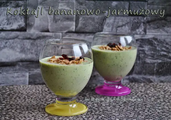Jarmuż, banan, jogurt: przepis na koktajl bez goryczki w 3 minuty